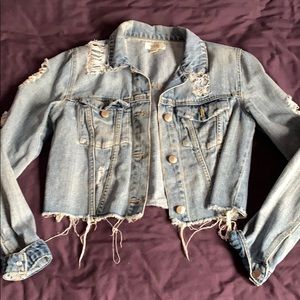 Cropped jean jacket presdistressed